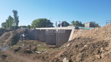 El puente Romanello constituye el único punto de acceso a la localidad y conecta con la ruta provincial 90 y luego con la autopista Rosario-Buenos Aires. Gentileza: prensa Gobierno de Santa Fe.