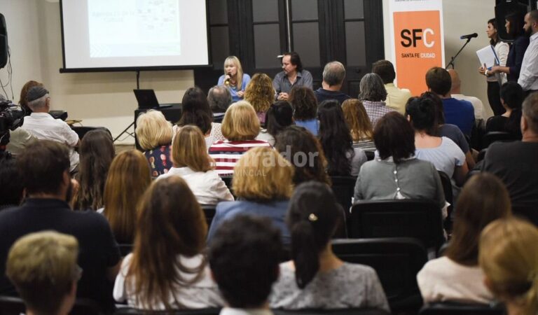 Enrique Glockner dio la charla 'La cultura en las ciudades sostenibles'. Gentileza: prensa Municipalidad de Santa Fe.