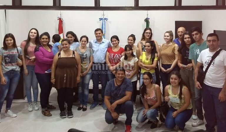 Cada beneficiario recibió una beca de 6.571 pesos