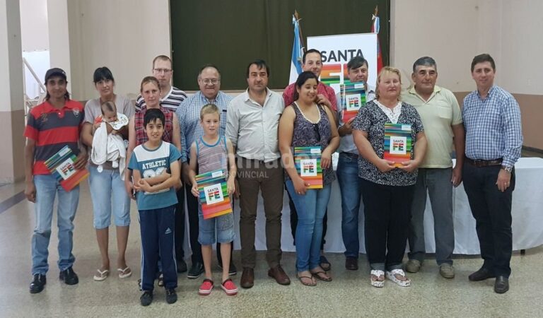 La Provincia destinó un monto total de $ 766.726 para comenzar la ejecución de las nuevas viviendas. Gentileza: prensa Gobierno de Santa Fe.