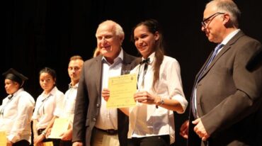 El gobernador estuvo en el acto de colación del EEMPA 1.321 Omar Elvio Vera. Gentileza: prensa Gobierno de Santa Fe.