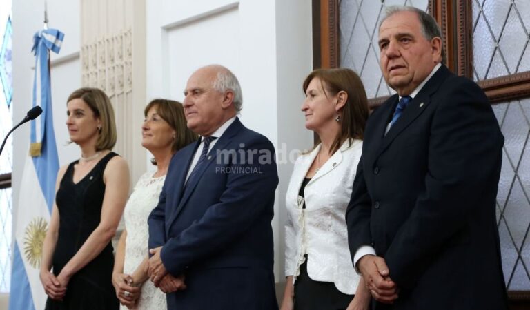 Lifschitz puso en funciones a los nuevos ministros de su gabinete. Gentileza: prensa Gobierno de Santa Fe.