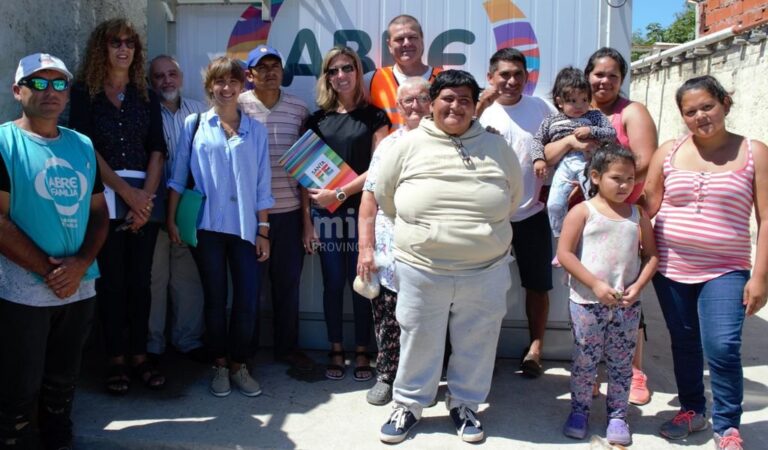 El plan integral de acceso justo al hábitat busca el ordenamiento territorial y la ejecución de obras para urbanizar el extenso sector de Empalme Graneros de 12 manzanas de extensión. Gentileza: prensa Gobierno de Santa Fe.