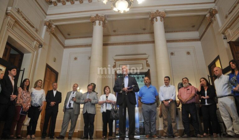En el hall de la Legislatura