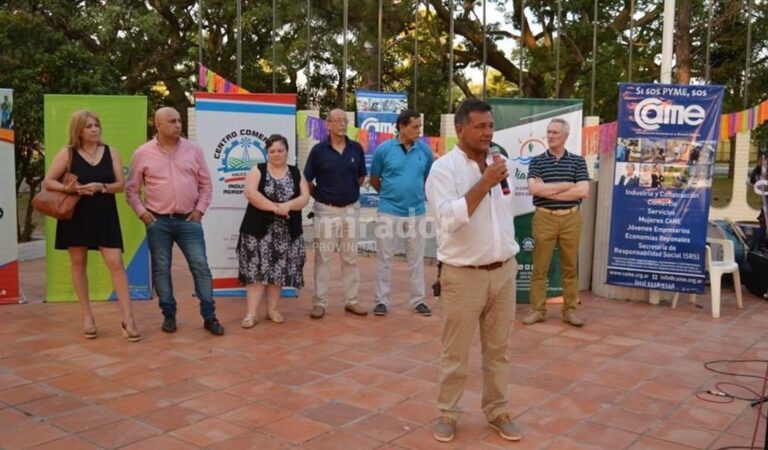 Apertura oficial. La plaza Bernardino Rivadavia fue el escenario donde presentaron el Centro Comercial a Cielo Abierto. El acto fue encabezado por el presidente del Centro Comercial sauceño