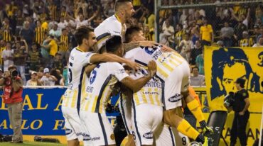 El elenco de Leo Fernández comienza el año recuperando la fecha adeudada ante el reciente campeón de la Copa Sudamericana. Gentileza: prensa Rosario Central.