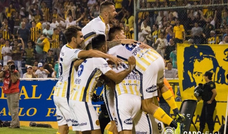 El elenco de Leo Fernández comienza el año recuperando la fecha adeudada ante el reciente campeón de la Copa Sudamericana. Gentileza: prensa Rosario Central.