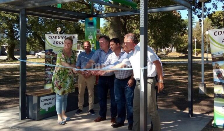 Verónica Geese y el senador Felipe Michlig (centro) estuvieron en la inauguración. Gentileza: prensa Gobierno de Santa Fe.