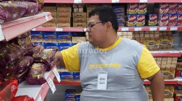 Eduardo González trabaja en Mercado Modelo tras participar del programa EPT. Gentileza: prensa Municipalidad de Reconquista.