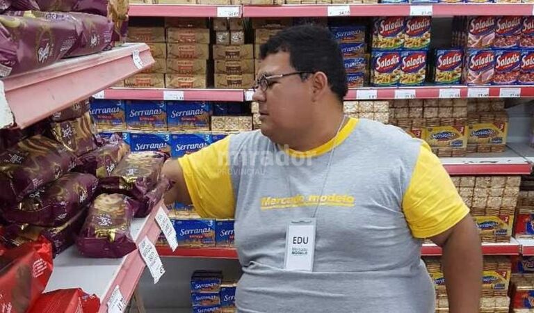 Eduardo González trabaja en Mercado Modelo tras participar del programa EPT. Gentileza: prensa Municipalidad de Reconquista.