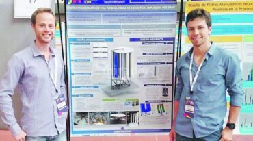 Jóvenes desarrolladores. 'Lo importante de este tipo de fuentes es que ayudan a disminuir el consumo eléctrico externo'