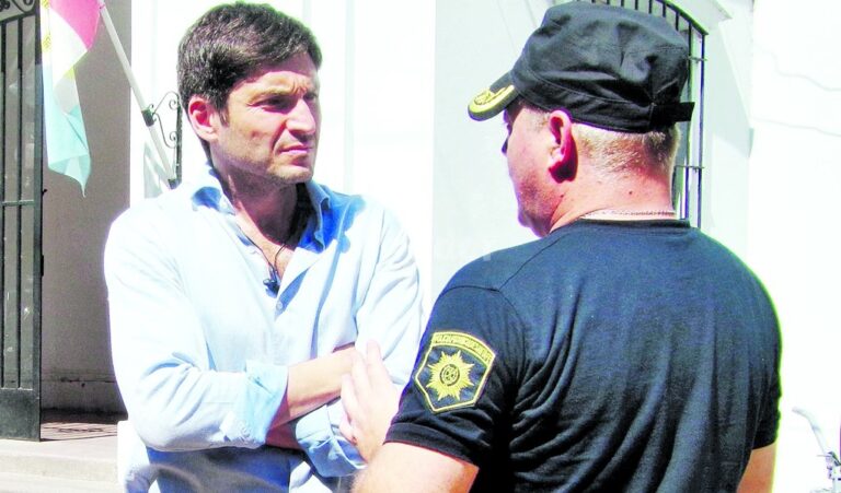 El ministro Pullaro destacó que el accionar policial permitió el secuestro de 900 armas de fuego en el ámbito de la Unidad Regional I. Prensa Ministerio de Seguridad