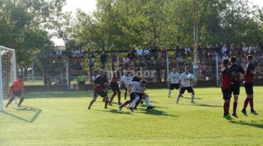 Vibrante. Los equipos de la Liga Cañadense mantuvieron un duelo de ida y vuelta