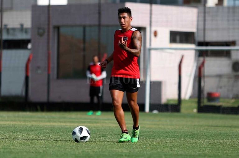 Sarmiento seguramente será titular en el equipo que piensa Llop Twitter Newell's