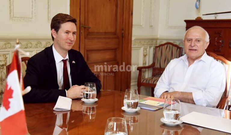 El embajador también estuvo reunido con las ministras de Educación