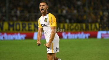 Andrés Lioi fue la gran figura en el triunfo canalla con sus tres goles. Gentileza: prensa Rosario Central.