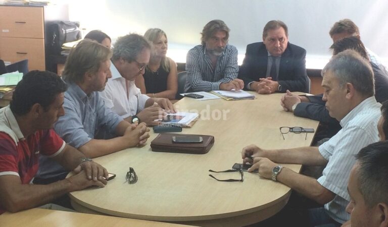 Final feliz. Durante la reunión se acordó que la empresa no descontará los días no laborados con motivo de medidas efectuadas por los empleados. Gobierno de la provincia