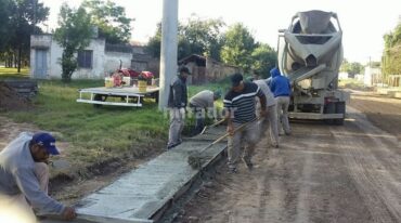 Prioridad. La obra pública es uno de los pilares de la gestión de Meyer en Las Rosas y tiende a recuperar el protagonismo de una ciudad que durante muchos años no incorporó mejoras significativas para los vecinos. Gentileza: prensa Municipalidad de Las Rosas.