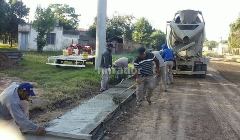 Prioridad. La obra pública es uno de los pilares de la gestión de Meyer en Las Rosas y tiende a recuperar el protagonismo de una ciudad que durante muchos años no incorporó mejoras significativas para los vecinos. Gentileza: prensa Municipalidad de Las Rosas.