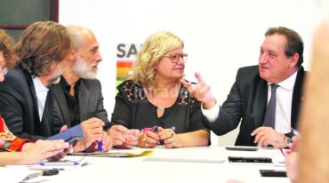 Los ministros Julio Genesini y Claudia Balagué condujeron la discusión paritaria con los gremios docentes. Mauricio Garín.