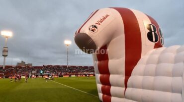 Los dos equipos saldrán juntos al campo de juego. Archivo.