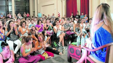 A sala llena. En el Solar de Mayo del Sadop