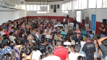 Autoridades municipales y provinciales se reunieron con los vecinos por los cambios en el barrio. Gentileza: prensa Gobierno de Santa Fe.