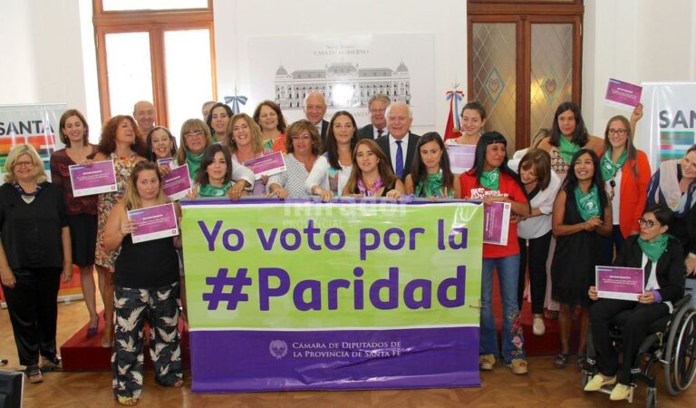 Se reconoció a una veintena de mujeres integrantes de la Mesa por la Paridad