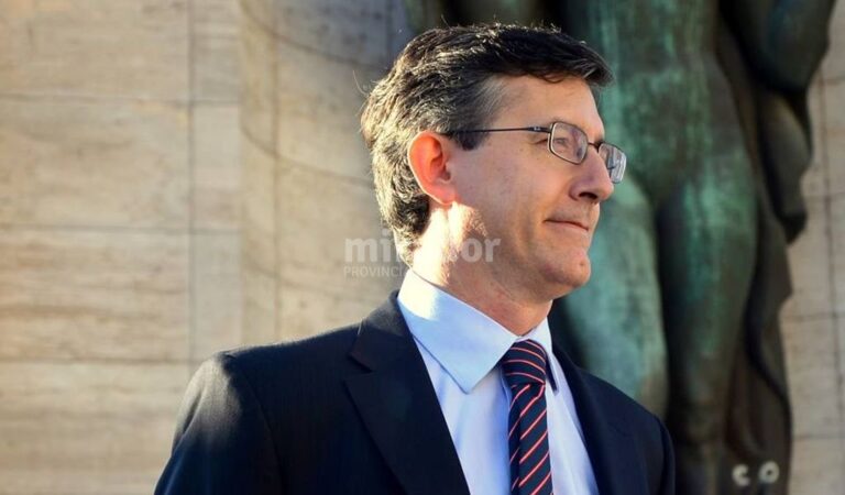 El diputado pidió conocer los detalles de la contratación del recital brindado por Los Palmeras y la Filarmónica de Santa Fe en el Obelisco porteño. Facebook.