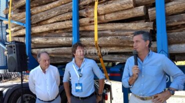 El ministro de Agroindustria de la Nación (derecha)