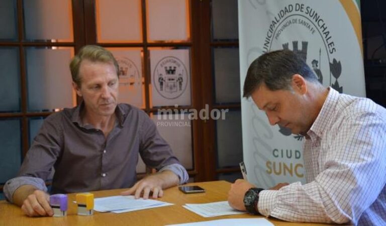 El acuerdo se firmó entre el intendente y el presidente del Concejo Municipal. Gentileza: prensa Municipalidad de Sunchales.