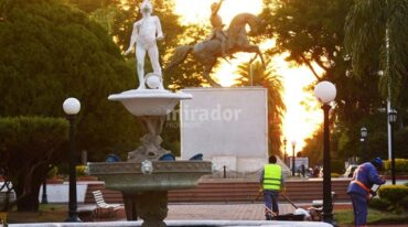 La tarea la desarrolla personal de carpintería perteneciente a la Secretaría de Servicios y Espacios Públicos. Gentileza: prensa Municipalidad de Rafaela.
