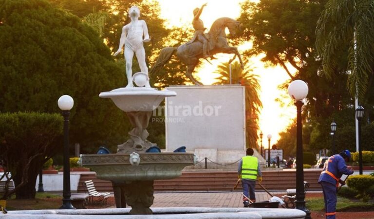 La tarea la desarrolla personal de carpintería perteneciente a la Secretaría de Servicios y Espacios Públicos. Gentileza: prensa Municipalidad de Rafaela.