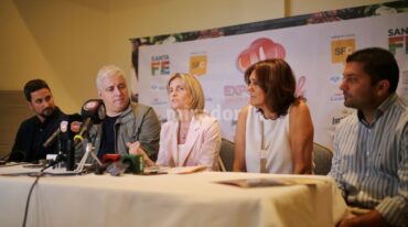 'La ciudad entera está preparada para recibir a los turistas y para que los propios santafesinos disfrutemos de este fin de semana largo'