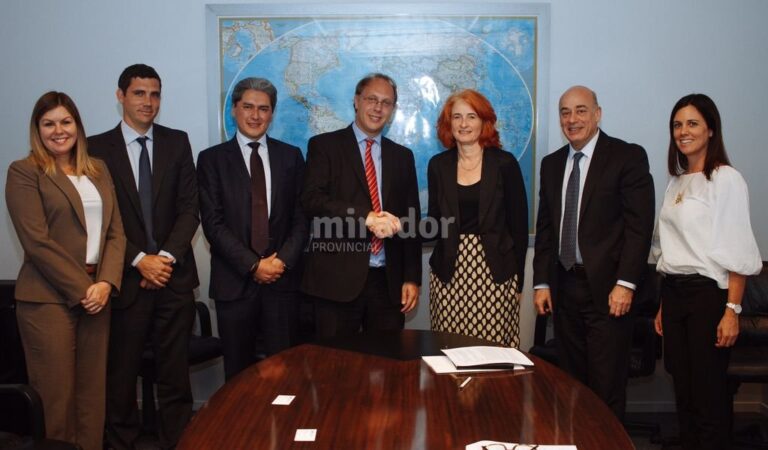 El ministro Saglione recibió a autoridades de la IFC. Gentileza.