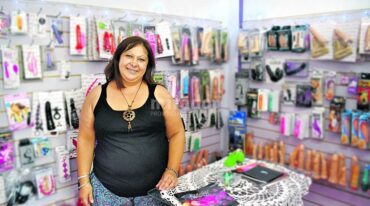 Mónica Bertoni es la propietaria de un comercio ubicado sobre calle Belgrano