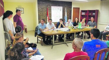 Encuentro. El bloque de concejales del Frente Progresista le adelantó al grupo de vecinos los puntos centrales del proyecto que se encontraban preparando e ingresarían el jueves siguiente para su posterior debate dentro del recinto. Pero a los afectados no los convenció. Gentileza.