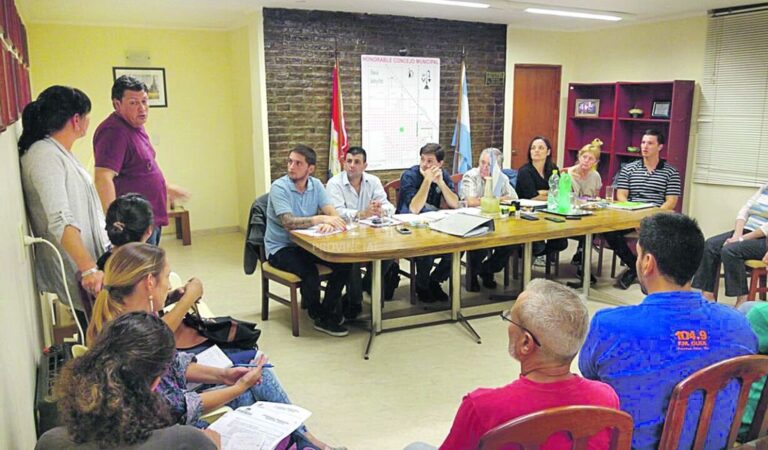 Encuentro. El bloque de concejales del Frente Progresista le adelantó al grupo de vecinos los puntos centrales del proyecto que se encontraban preparando e ingresarían el jueves siguiente para su posterior debate dentro del recinto. Pero a los afectados no los convenció. Gentileza.