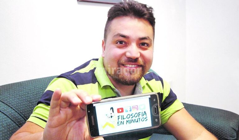 Denis. 'A veces en el aula hay 30 personas que no tienen ganas de escuchar o no les gusta la materia. Pero hay otras 3 mil en otro lado que están interesadas en lo que vos decís'. Pablo Aguirre.