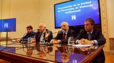 La unidad será para coordinar los procesos de capacitación y concientización a aspirantes e integrantes de las fuerzas de seguridad provincial. Gentileza: prensa Gobierno de Santa Fe.