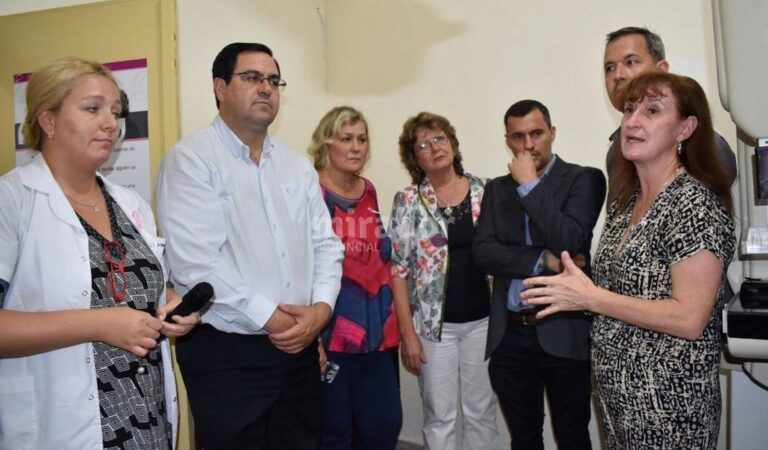 'Esta es una inauguración simbólica porque ni bien llegó el mamógrafo comenzó a funcionar'