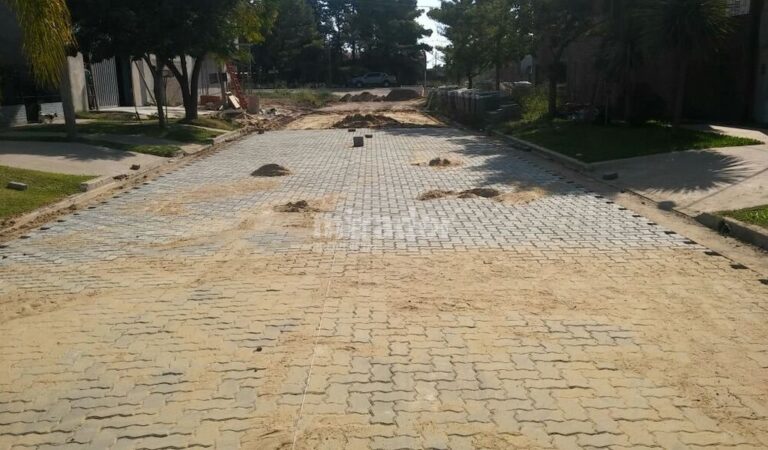 La obra se realiza en calle Uruguay entre Ameghino y ruta 6. Gentileza: prensa Municipalidad de Esperanza.