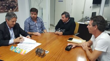 El ministro Garibay (izquierda) firmó el acuerdo. Gentileza: prensa Gobierno de Santa Fe.