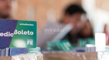 La medida intenta mantenerle el beneficio de la reducción de la tarifa a los estudiantes de la provincia en estos meses. Gentileza: prensa Gobierno de Santa Fe.