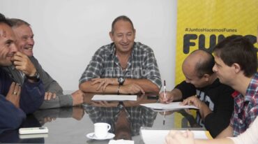 Una empresa privada de Funes tomó a cuatro empleados con discapacidad gracias a la firma de un convenio. Gentileza: prensa Municipalidad de Funes.
