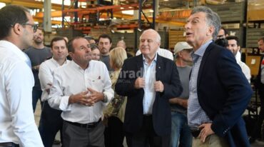 El gobernador y el presidente visitaron la fábrica de Crucianelli S.A. en Armstrong. Gentileza: prensa Gobierno de Santa Fe.
