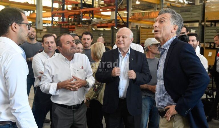 El gobernador y el presidente visitaron la fábrica de Crucianelli S.A. en Armstrong. Gentileza: prensa Gobierno de Santa Fe.