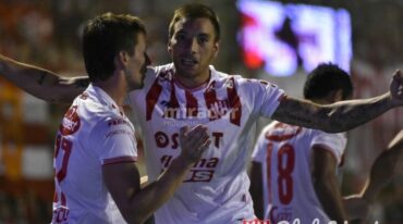 Jonathan Bottinelli festeja su gol