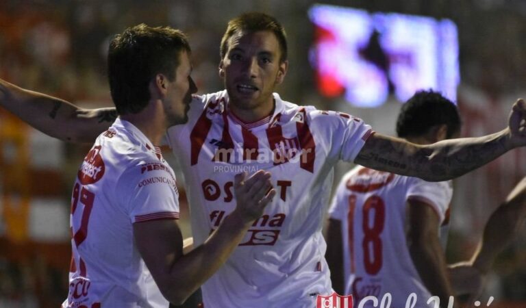 Jonathan Bottinelli festeja su gol