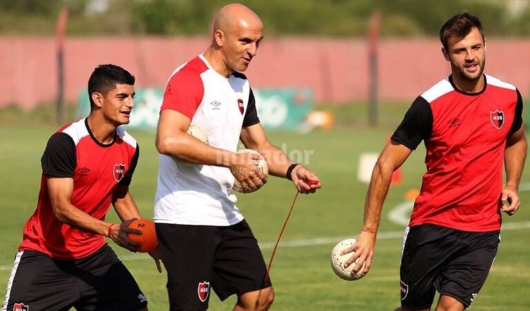 Refresco en la mitad. Sills y Rivero podrían entrar en el mediocampo leproso. Gentileza: prensa Newell's Old Boys.